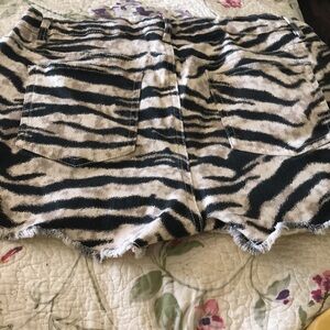 Venus cut off shorts stretch zebra 12
